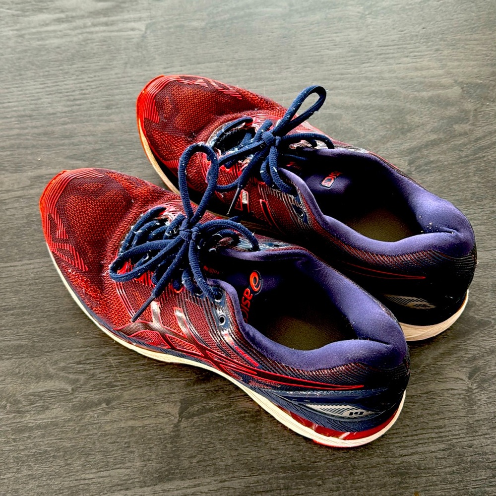 Men’s ASICS size 8  nimbus 19. Has aftermarket Dr. Scholls insoles in them.